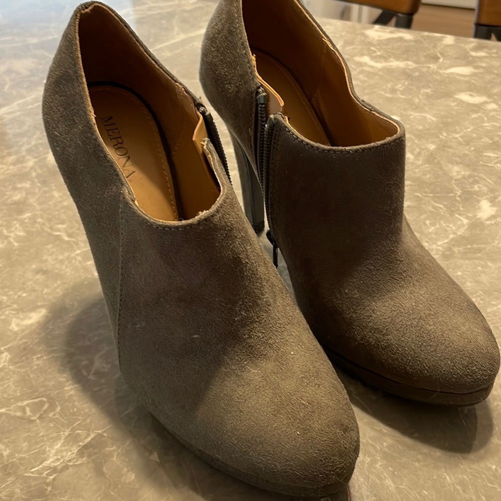 Merona suede heels never wore
